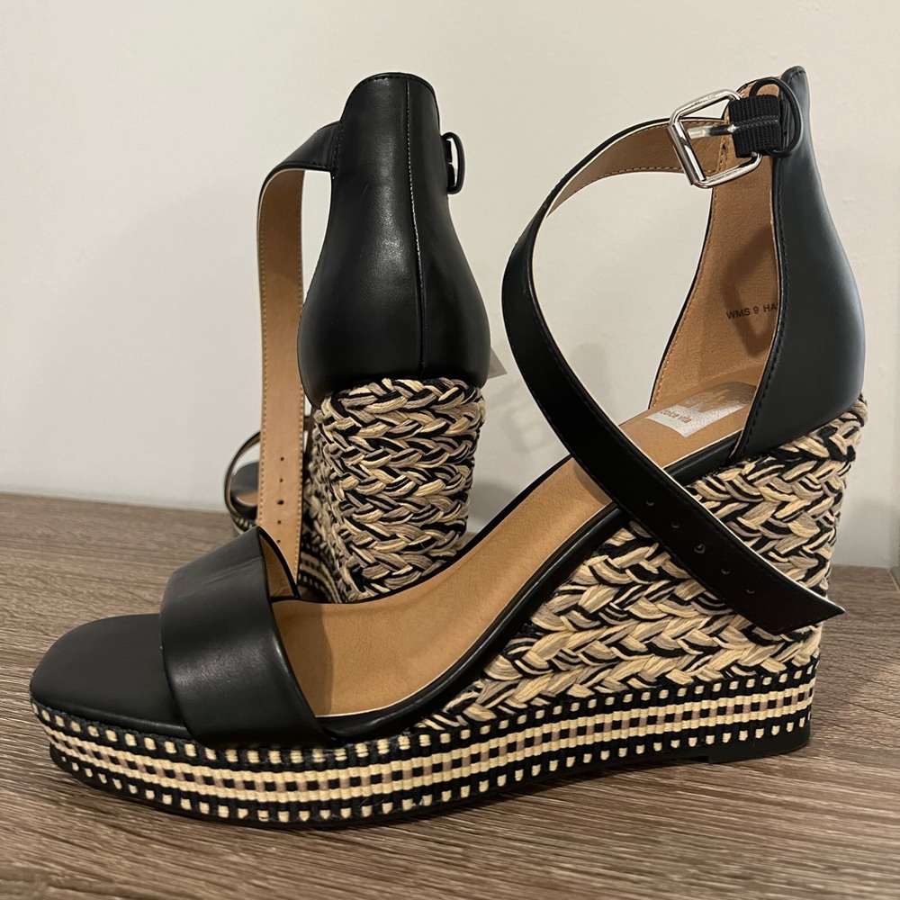 Beautiful Dolce Vita Platform sandals